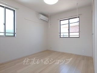 フィオーレの寝室|寝室にもエアコンあり