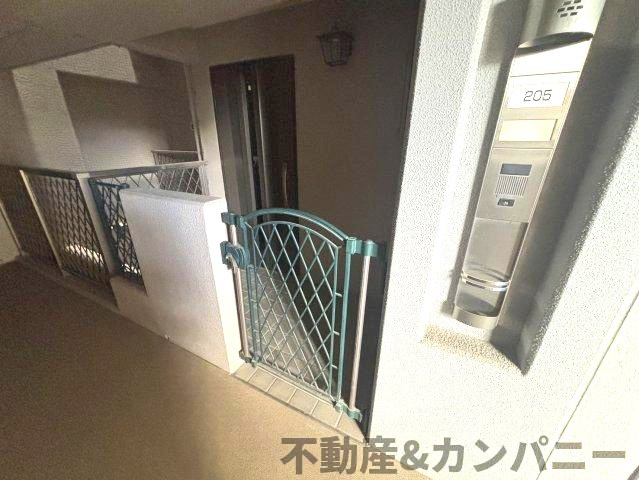 エイルマンション岩崎プレジデンスのその他|玄関前には門扉があります