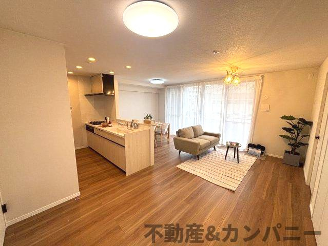 エイルマンション岩崎プレジデンスの居間・リビング|ゆったりとした居間です