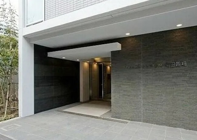 新宿区下落合２丁目の賃貸マンションのエントランス