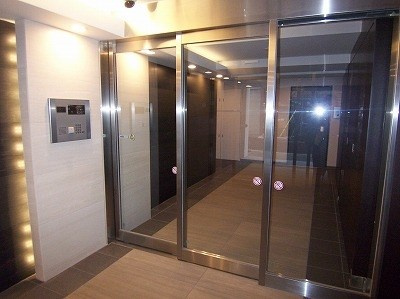 新宿区下落合２丁目の賃貸マンションのエントランス