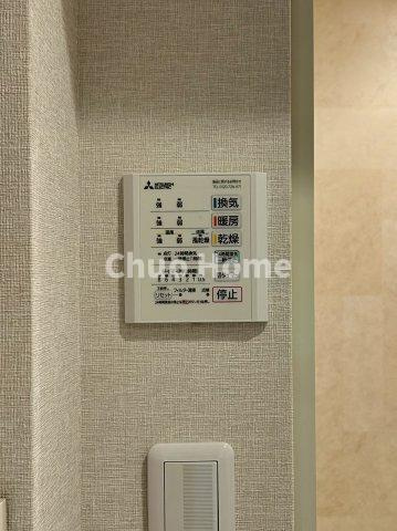 越中島三丁目ハイツ3号棟の冷暖房・空調設備|【浴室乾燥機】暖房・冷風・換気・乾燥が可能です。毎日を快適に過ごせるうれしい機能が揃っています。雨の日の洗濯物も安心です。