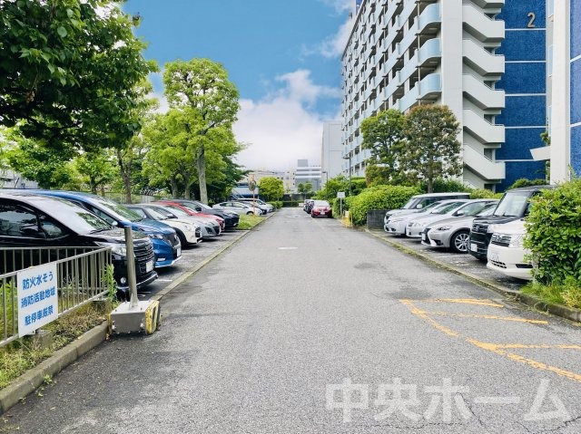 越中島三丁目ハイツ3号棟の駐車場|【敷地内駐車場】最新の空き状況や費用などの詳細は担当スタッフまでお問い合わせください。