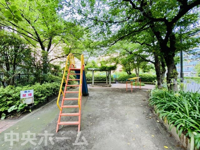 越中島三丁目ハイツ3号棟の中庭|敷地内公園