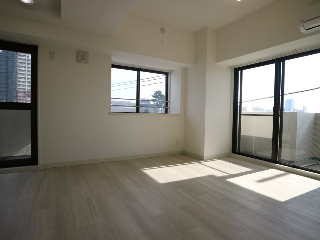 レジデンス三軒茶屋スクエアの居間・リビング|使いやすい居間です