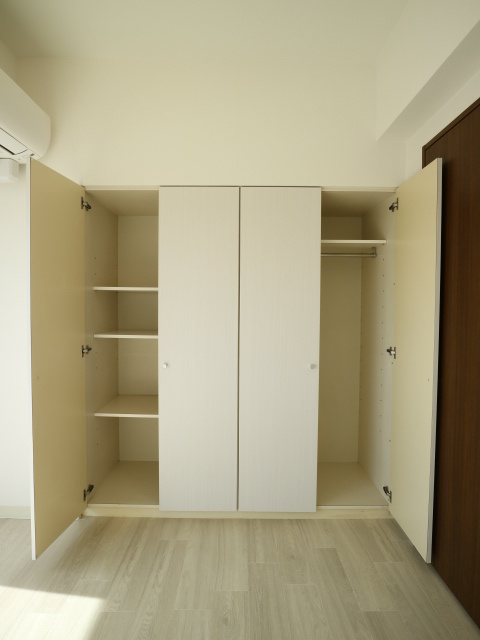 レジデンス三軒茶屋スクエアの収納|小物を収納するのに便利です
