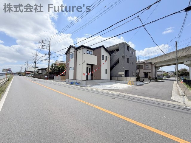 三郷市幸房　新築戸建　全1棟の前面道路含む現地写真|前面道路含む現地写真です。