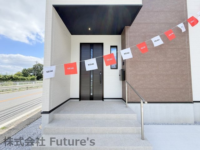 三郷市幸房　新築戸建　全1棟のエントランス|玄関アプローチ