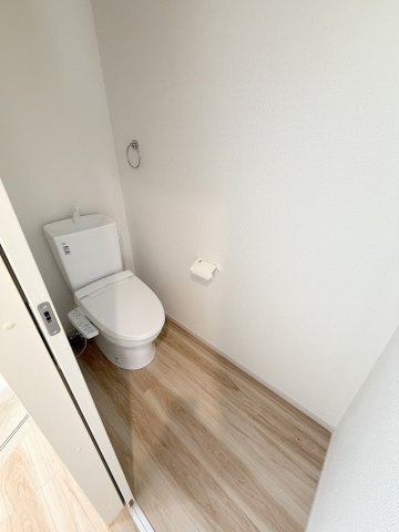 三郷市幸房　新築戸建　全1棟のトイレ|2階のトイレです