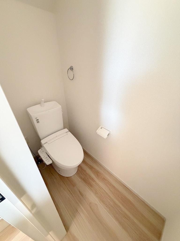 三郷市幸房　新築戸建　全1棟のトイレ|1階のトイレです
