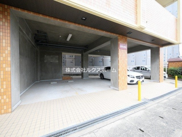 メロディーハイツ千里丘の駐車場