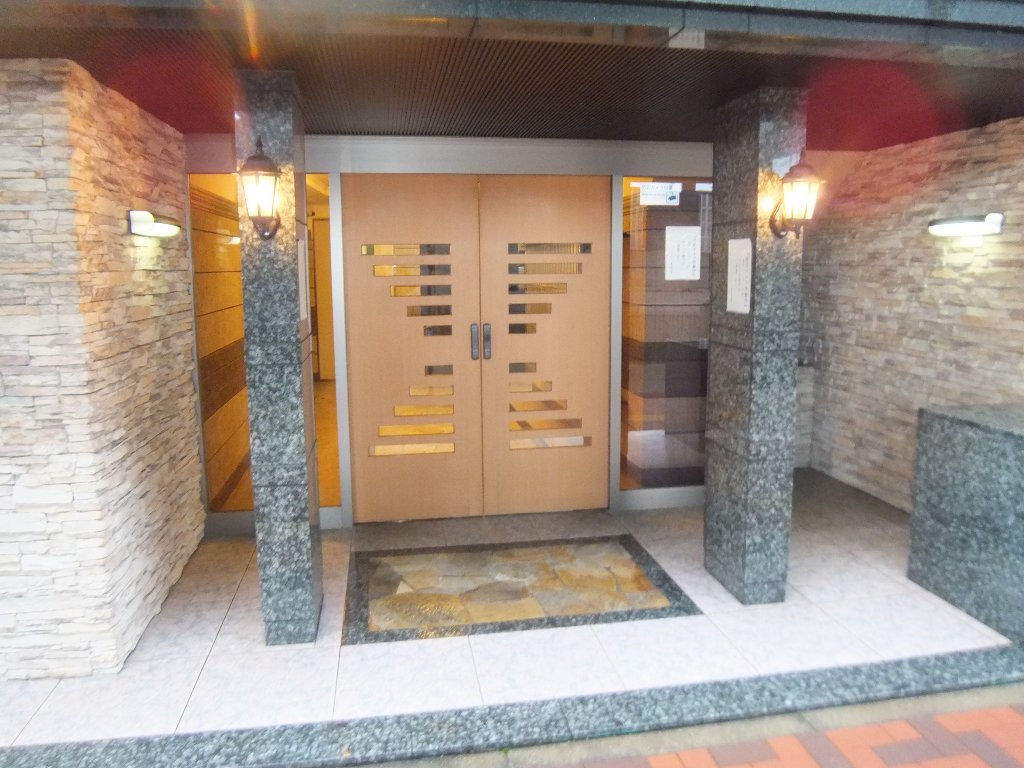 ユーハウス六番町のエントランス