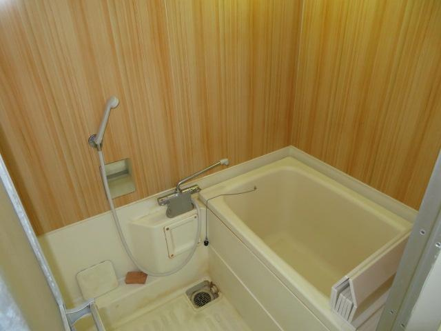 ユーハウス六番町の浴室