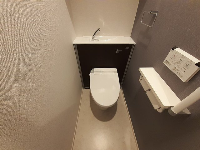 アベニール蕨のトイレ|ゆったりとした空間のトイレです