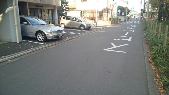 メゾンＲの駐車場|車をお持ちの方に嬉しい駐車場付きの物件です