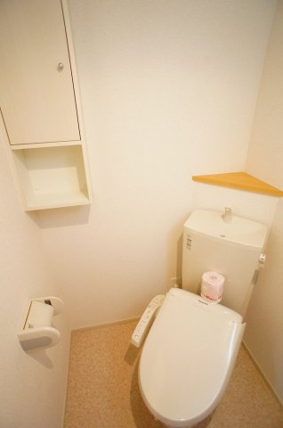 ヴェルファーレ　Ⅱのトイレ|落ち着いた色調のトイレです