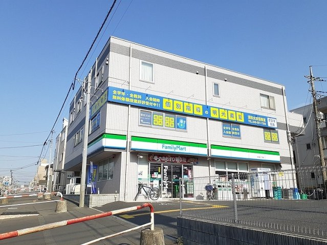 ラ・ヴィ・クレールの周辺|ファミリーマート太田窪2丁目店まで400m