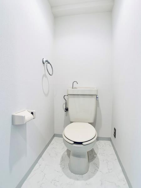 西落合ハウスのトイレ|ゆったりとした空間のトイレです