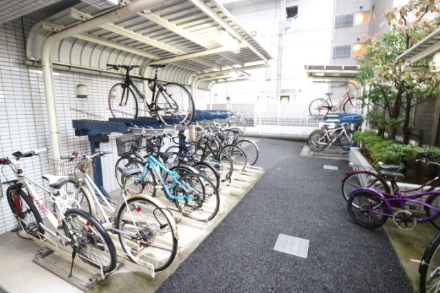 プライムアーバン四谷外苑東のその他共用部分|無料の自転車駐輪場　要申請ステッカー配布　区画指定なし　