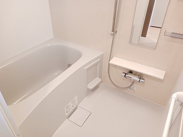 クルタ　ラプシの浴室|日々の疲れを癒すお風呂付です