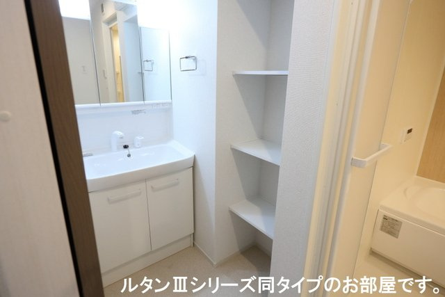 フォンドの洗面所|明るい洗面所です