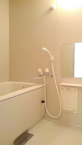 サンライズ・マンションの浴室|日々の疲れを癒すお風呂付です