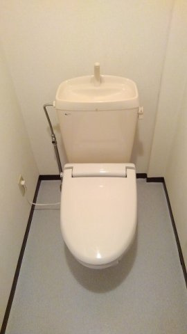 サンライズ・マンションのトイレ|シンプルで使いやすいトイレです