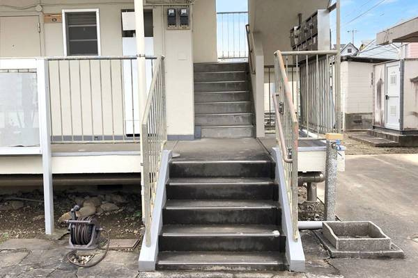 ビレッジハウス根岸2号棟のエントランス|毎日通るエントランスはこのようになっています