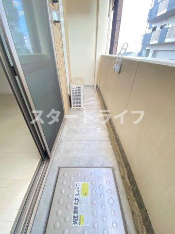 大阪市東淀川区西淡路４丁目の賃貸マンションのバルコニー