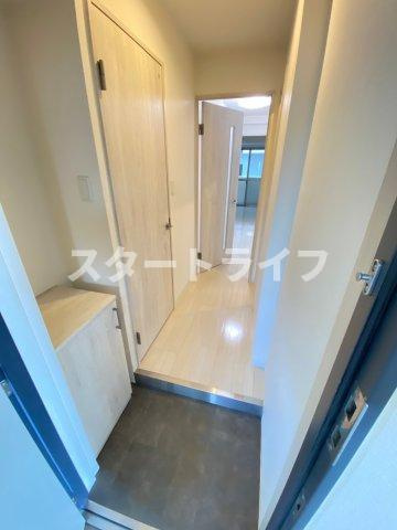 大阪市東淀川区西淡路４丁目の賃貸マンションの玄関