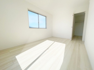 【寝室】 | ☆☆☆新築住宅　いわき市泉もえぎ台３期T　ラスト１棟！！オール電化♪ご案内随時受付中です♪ | リビング横にはサービスルーム3帖！！