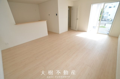 【居間・リビング】 | 海老名市浜田町  新築戸建て　全１棟【仲介手数料無料】
