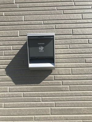 【発電・温水設備】 | ☆☆新築分譲　好間町上好間第5A　地震に強い安心住宅　全３棟！！ご案内随時受付中です！！ | 【ＥＶコンセント】
電気自動車充電専用の屋外コンセント
