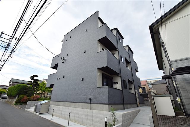 Ｔ．Ａさいたま市中央区上峰２丁目の外観|新築デザイナーズ　敷地内ゴミ庫
