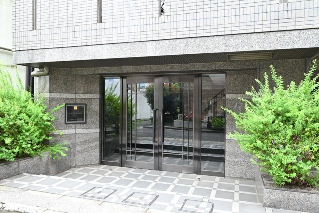 ルーブル渋谷松濤のエントランス|ゆとりのあるエントランスです