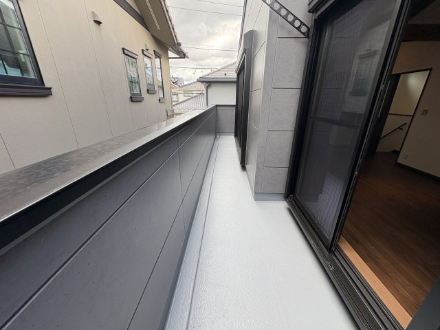 茅ヶ崎市香川１丁目　新築戸建　全1棟のバルコニー|開放的で明るい空間を演出してくれるバルコニーです