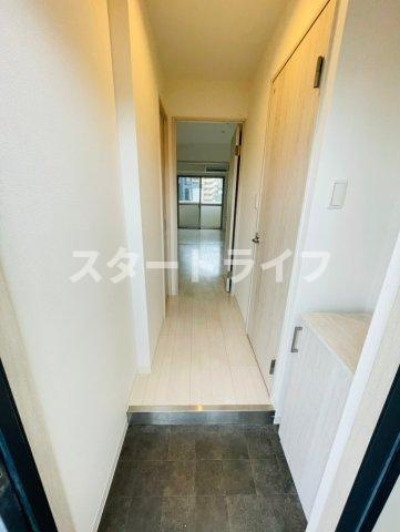 大阪市東淀川区西淡路４丁目の賃貸マンションの玄関