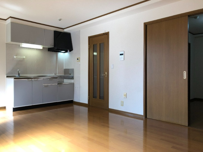 川口市大字里の賃貸マンションの居間・リビング|おしゃれな居間です