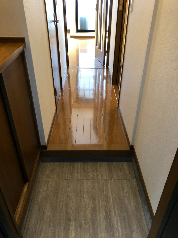 川口市大字里の賃貸マンションの玄関|ゆったりとした玄関です