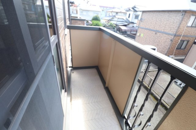 熊本市南区刈草３丁目のアパートのバルコニー