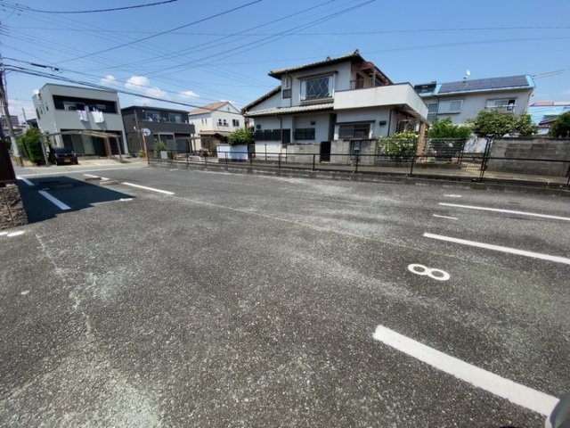 熊本市南区刈草３丁目のアパートの駐車場