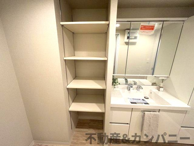 サントノーレ石手の収納|洗面台横に収納スペースがあります