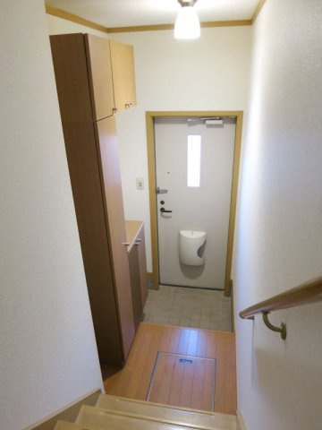 エステート雅の玄関