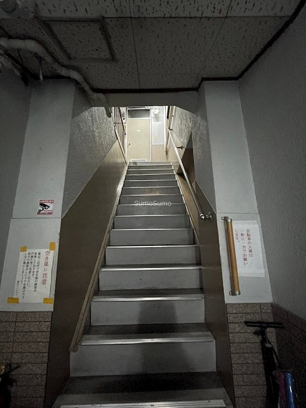 渡辺マンションのロビー