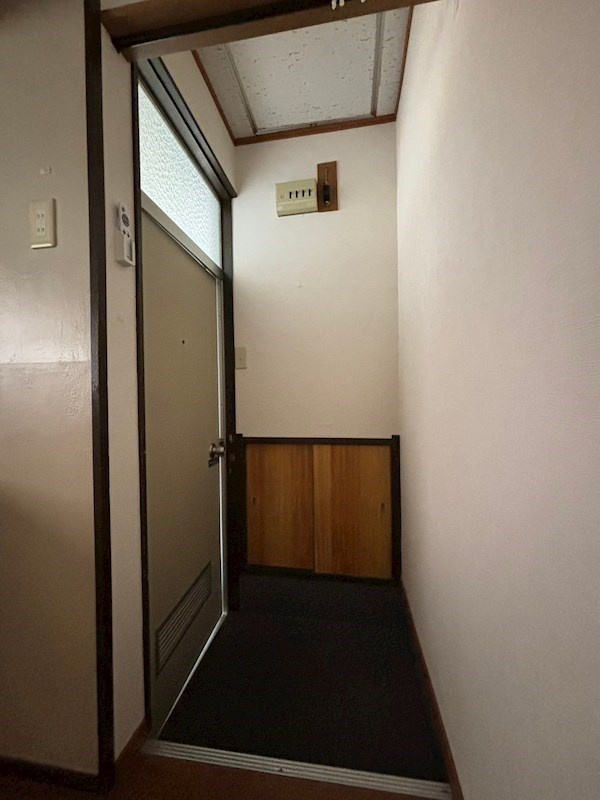 渡辺マンションの玄関