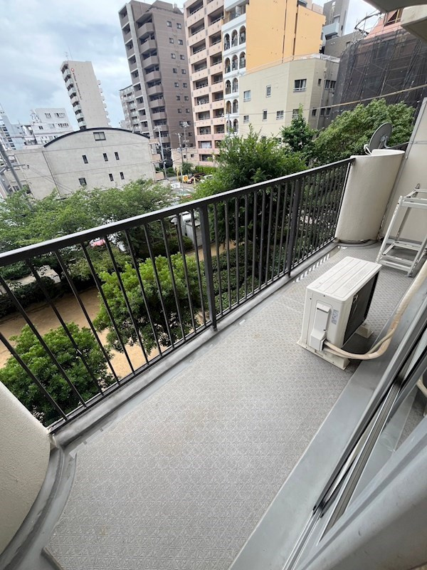 神戸湊町スカイハイツのバルコニー