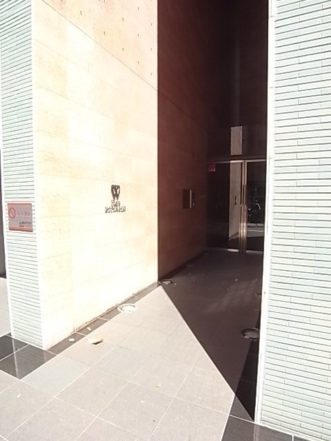 ワコーレディ・アルクス元町のエントランス