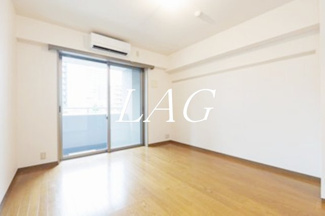 【居間・リビング】 | スカイパーク御苑 | 洋室のお部屋です。
