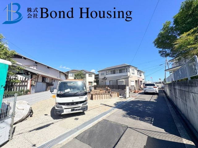 「LDK20帖」「庭あり」　持子5期　限定1棟の前面道路含む現地写真