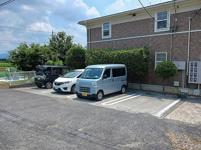 アクティフ　ジェルメⅡの駐車場